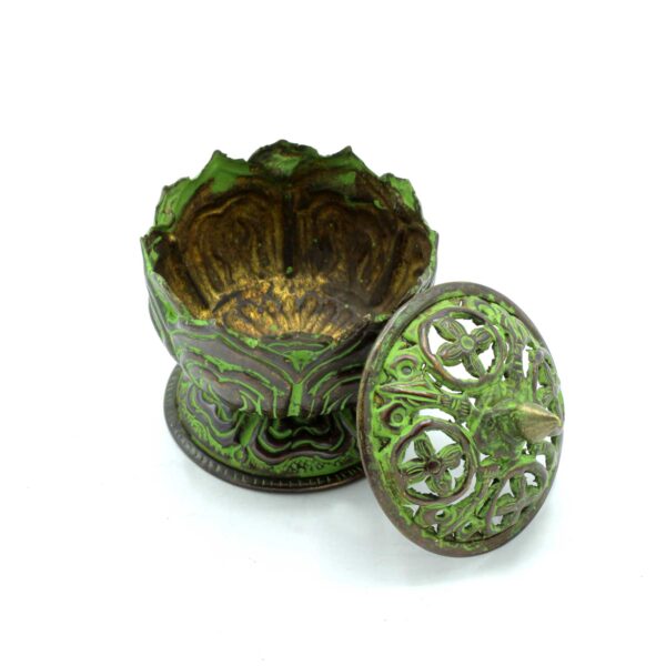 Brûleur d'encens tibétain Vert-de-gris en laiton - Petit Lotus- Vendu par 1 – Image 3