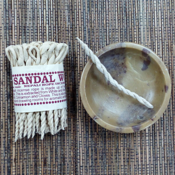 Corde d'encens aux herbes pures - Bois de santal et épices- Vendu par 1 – Image 2