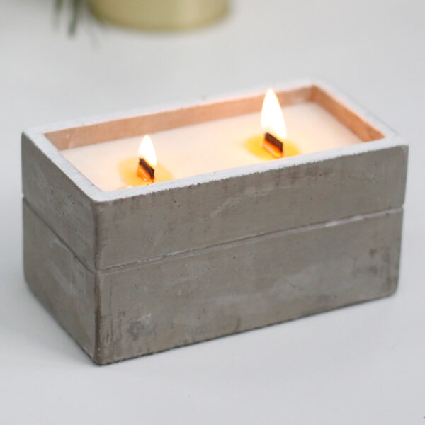 Grande bougie de soja en béton - Clou de girofle et sandale foncée- Vendu par 1 – Image 4