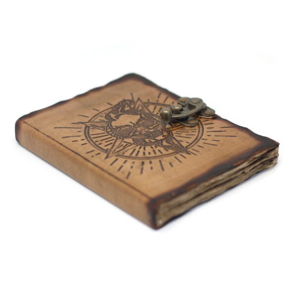 Carnet Pentagone et Crâne en Cuir avec Détails de Brûlures (18x13 cm)- Vendu par 1