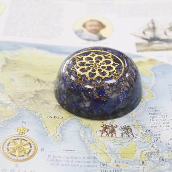 Blocs d'alimentation de bureau Orgonite - Dôme Lapis- Vendu par 1 – Image 3