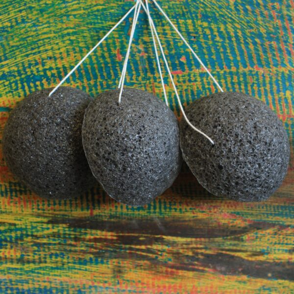 Éponge Konjac - Charbon- Vendu par 1 – Image 2
