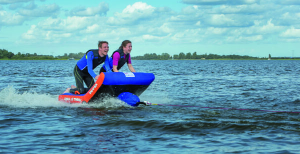 Anneau de remorquage FunTube Chill & Thrill Nautilo pour sports nautiques jusqu'à 2 personnes – Image 8