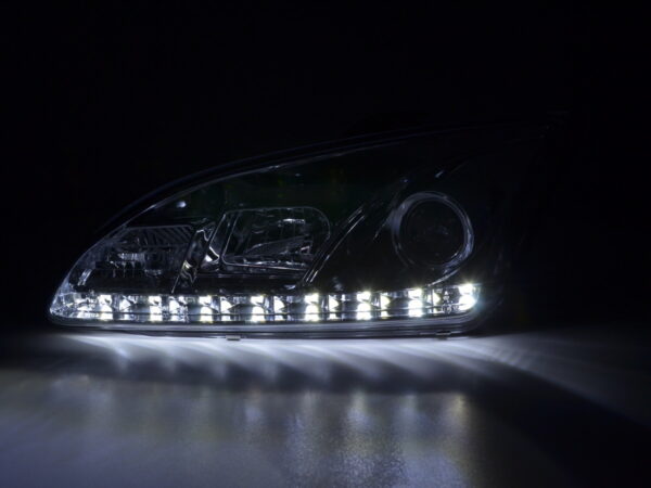 Phare Daylight à LED DRL look Ford Focus 4/5 portes. 05-08 chrome pour véhicules avec direction à droite - – Image 2