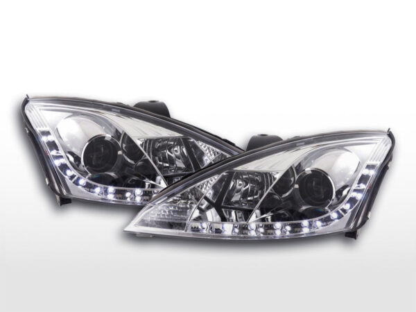Phare Daylight à LED DRL look Ford Focus 3/4/5 portes. 01-04 chrome pour véhicules avec direction à droite -