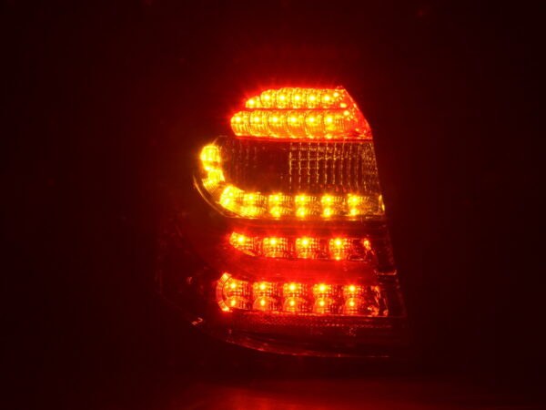 Jeu de feux arrière à LED BMW Série 1 E87 / E81 3/5 portes. 04-06 clair / rouge - – Image 5