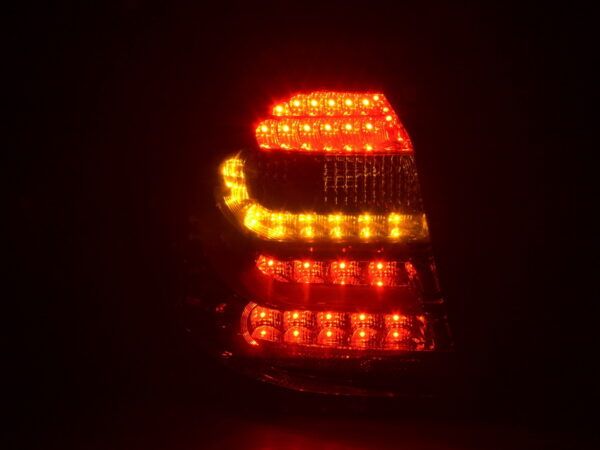 Jeu de feux arrière à LED BMW Série 1 E87 / E81 3/5 portes. 04-07 rouge / noir - – Image 5