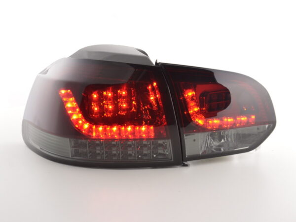 Kit feux arrières LED VW Golf 6 type 1K 2008-2012 rouge / noir avec clignotants LED pour conduite à droite -