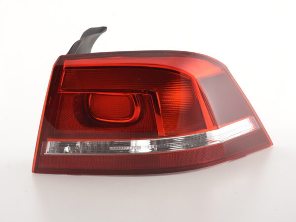Pièces d'usure feu arrière droit VW Passat 3C Sedan 2010- rouge / clair -