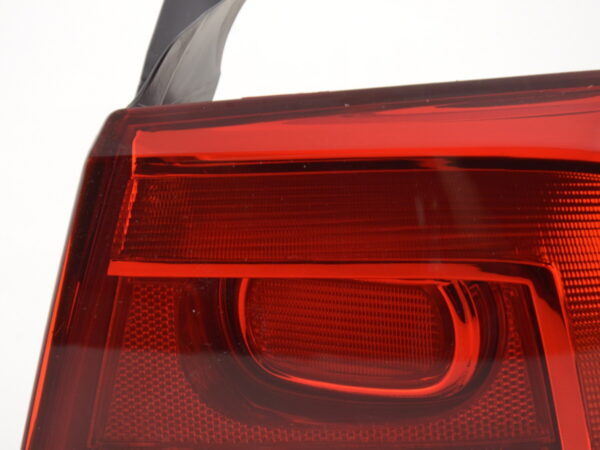 Pièces d'usure feu arrière droit VW Passat 3C Sedan 2010- rouge / clair - – Image 2