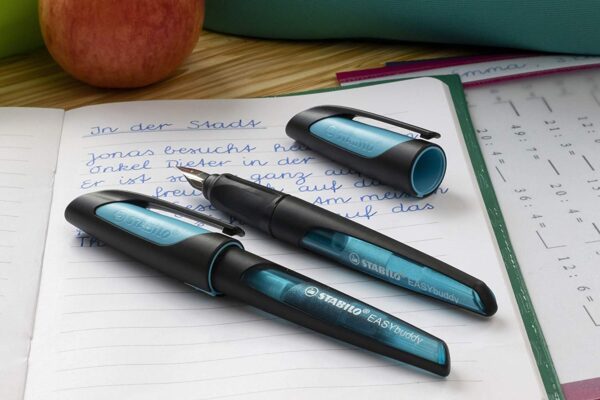 STABILO EASYbuddy Plume M pour tous - noir/bleu – Image 4