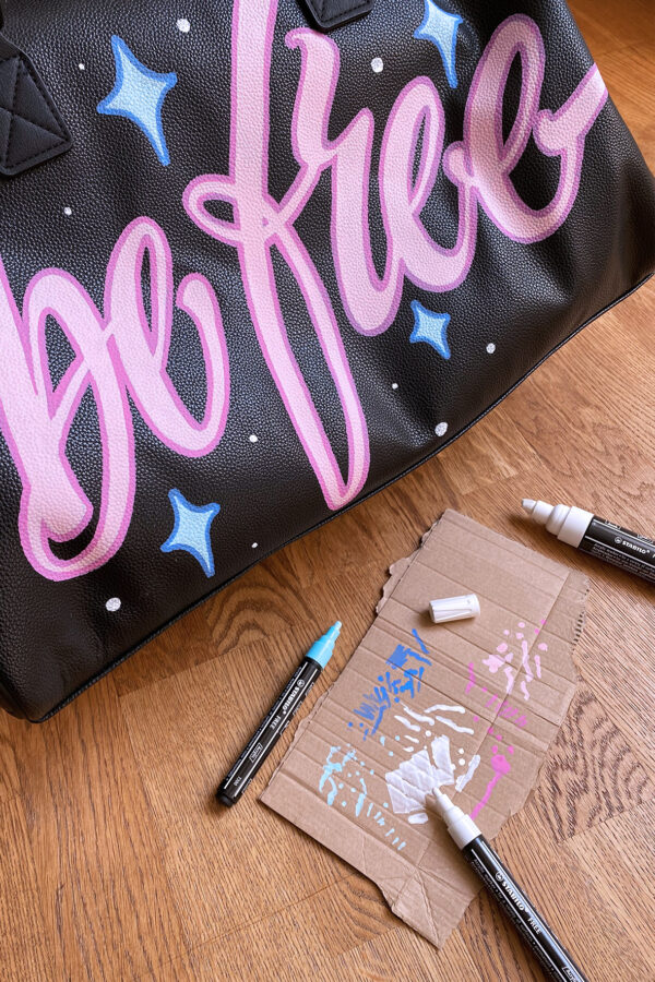 STABILO FREE acrylic T300 - bleu foncé - Carton de 5 pièces – Image 3