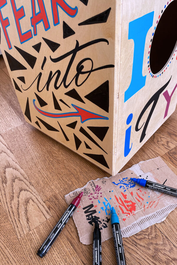 STABILO FREE acrylic T300 - noir - Carton de 5 pièces – Image 4