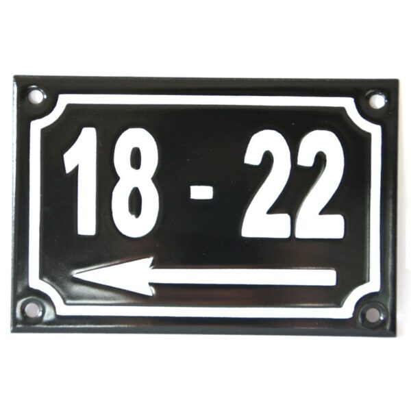 Numéro de rue émaillé 10 x 15 cm noir - Numéro 18 - 22 avec flèche