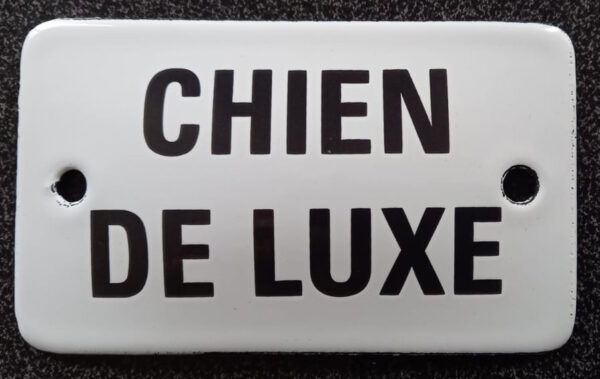 Plaque humoristique CHIEN DE LUXE émaillée bombée 6x10cm – Image 2