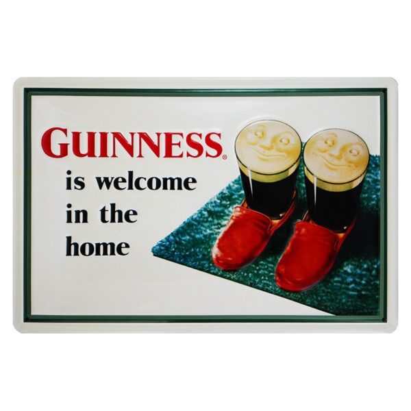 Plaque métal publicitaire 20x30cm bombée en relief : Guinness is welcome in the home.