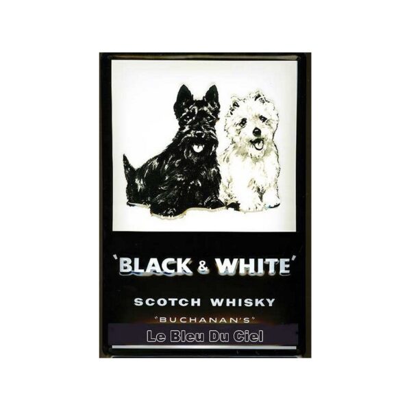 Plaque métal publicitaire 20x30 cm bombée en relief : Black and White Scotch Whisky.