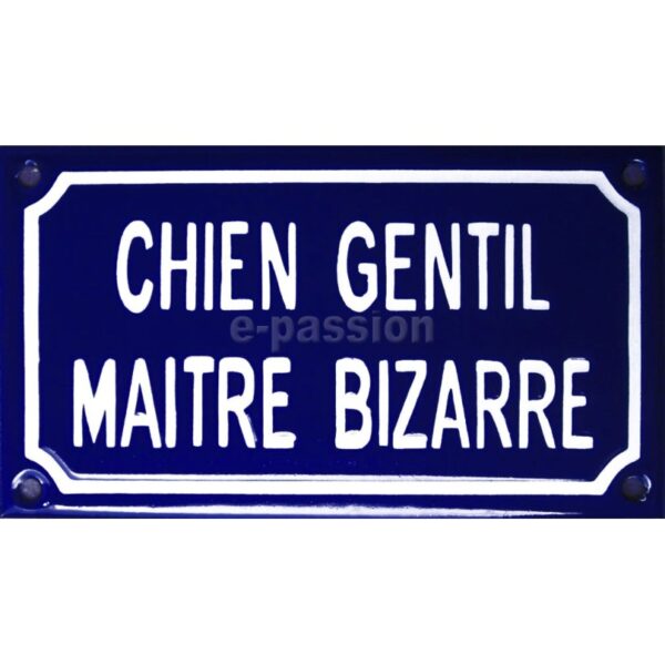Plaque humoristique émaillée 10x18cm faite au pochoir : CHIEN GENTIL MAITRE BIZARRE