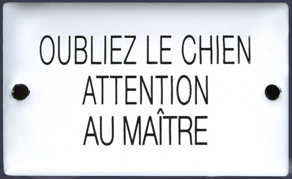 Plaque humoristique émaillée bombée 6x10cm: OUBLIEZ LE CHIEN ATTENTION AU MAITRE – Image 2