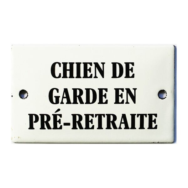 Plaque humoristique émaillée bombée 6x10 cm : CHIEN DE GARDE EN PRÉ-RETRAITE