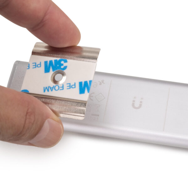 Emuca Luminaire LED Kaus rechargeable par usb avec détecteur de mouvement, L 240 mm, Anodisé mat, Plastique et Aluminium – Image 12