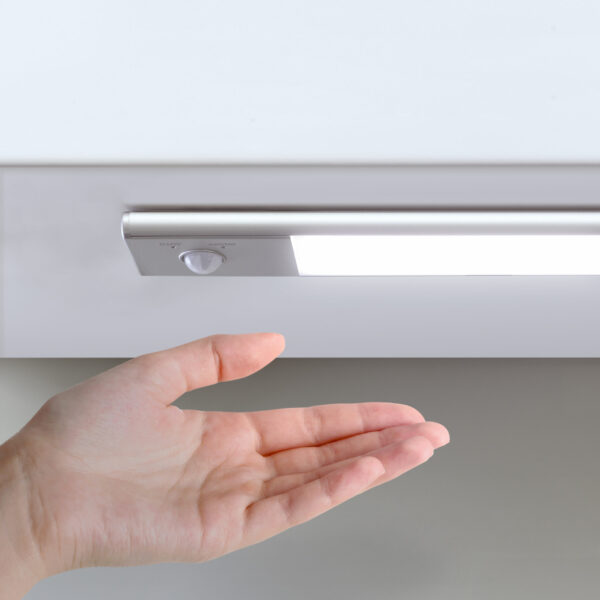 Emuca Luminaire LED Kaus rechargeable par usb avec détecteur de mouvement, L 400 mm, Anodisé mat, Plastique et Aluminium – Image 7