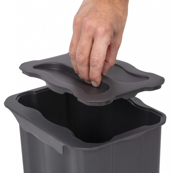 Emuca poubelle de recyclage pour suspendre la porte et collecter les déchets Recyclage, 1 x bac de 5 litres, avec couvercle, Plastique gris anthracite – Image 3