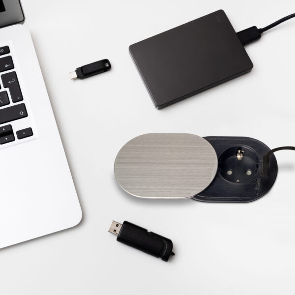Emuca Multiconnecteur Vertikal Flat 60, diamètre 60mm, 1 x prise Schuko, 1 x USB Type A, 1 x USB Type C, Acier et Plastique, Acier inoxydable – Image 2