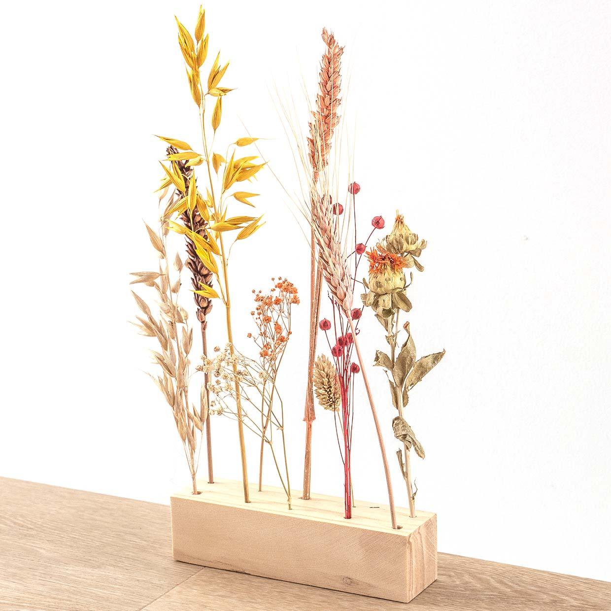 Wooden Dried flower stand en pot. Plante verte type Wooden Dried flower stand, livrée en pot, idéale pour intérieur lumineux.