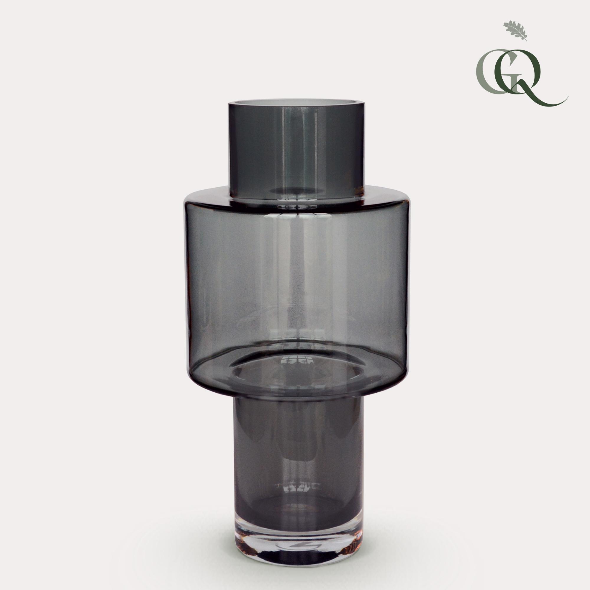 Vaas glas Juba M en pot  Hauteur 40cm. Plante verte type Vaas glas Juba M, livrée en pot, idéale pour intérieur lumineux.