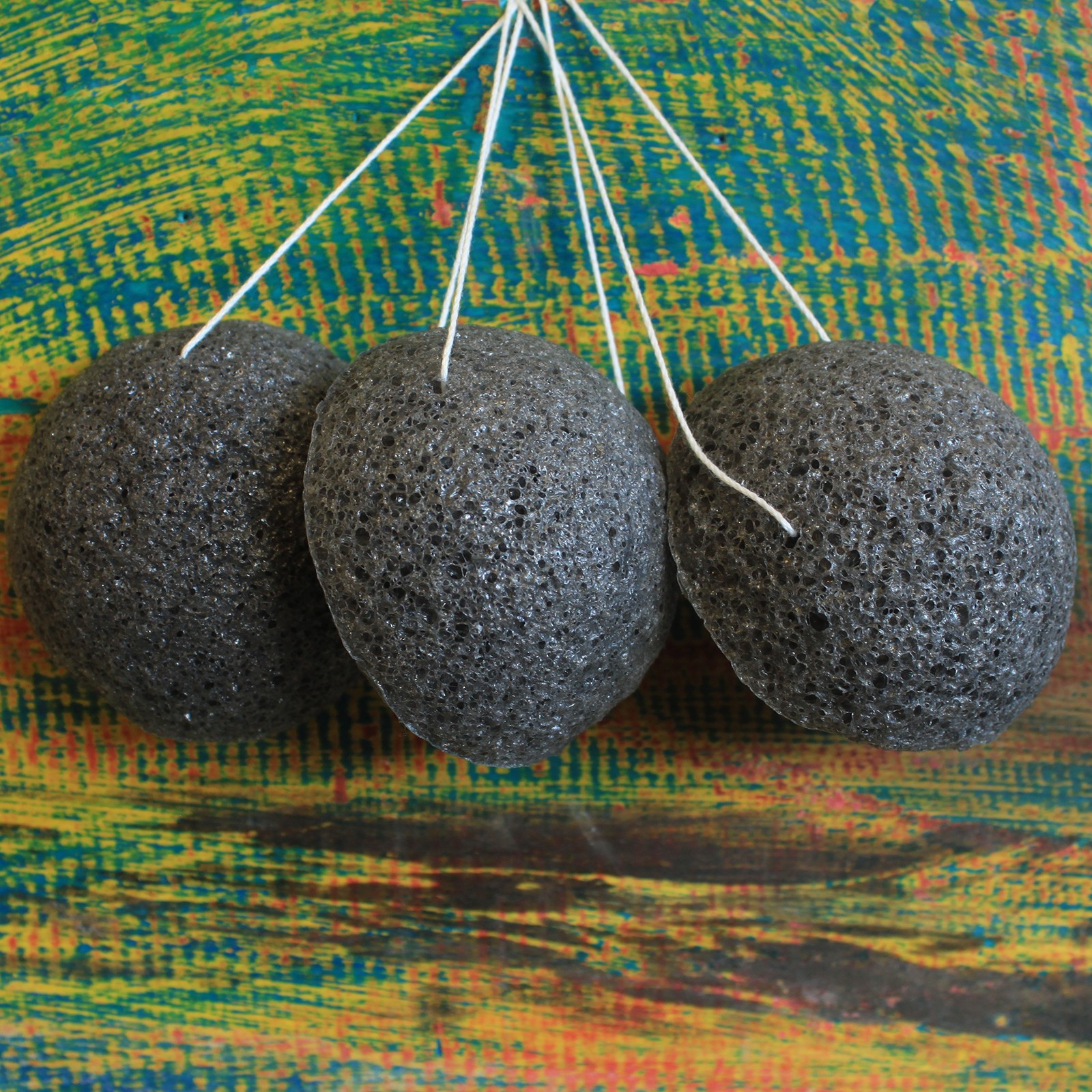 Éponge Konjac - Charbon- Vendu par 1 – Image 2