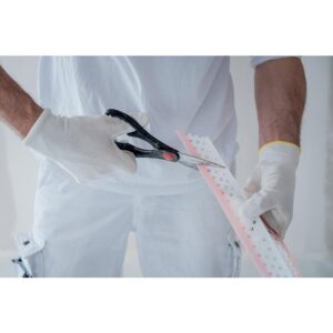 Cornière d'angle adhésive pour angle sortant 90° de plaques de plâtre invisible après enduisage longueur 2,70m -  - 618130